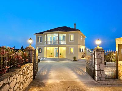 Private Villa Gelia, with panoramic 180 degrees sea view!
