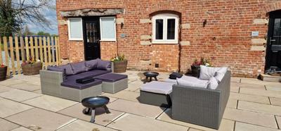 Day Green House Barn 1