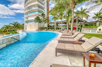 Torre Peninsula 11-B Studio