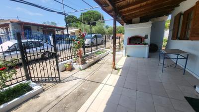 Peaceful 2-bedroom house 800m from beach