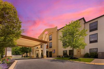 Comfort Suites State College near Penn State - Steps Away from PSU!