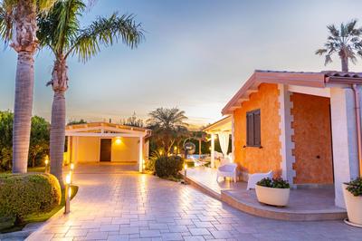 Luxury villa at Pozzallo at 390 meters about from the beach with private swimming pool
