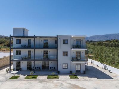 Iosifina rooms, 80 metres from Episkopi beach!