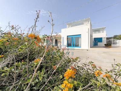 Bilocale Blue House fronte mare, a Posto Rosso
