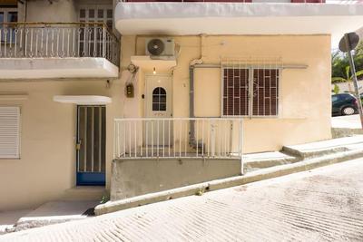 Minimalist Urban Apt near Port