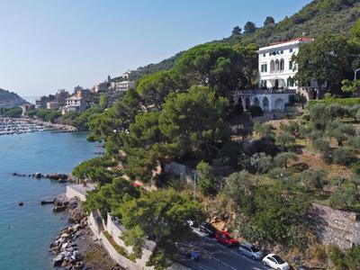 Villa Doria 10 Pax by VILLASRETREATS