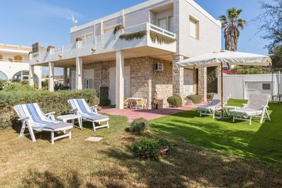 Charming Apartment with Sea View in Punta Braccetto 100m²