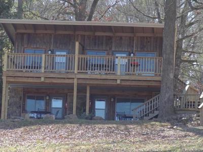Mountain Harbor Queen Guest Room on Lake Ouachita