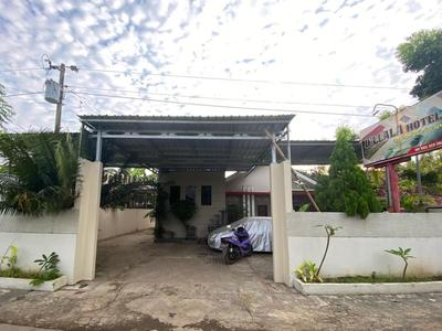 RedDoorz near Pantai Idola Banyutowo Hotel D'LLALA