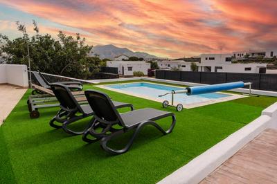 Villa Volcan2 Rural Private Pool la Oliva by Holidays Home
