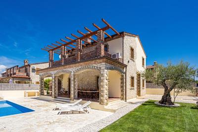 Villa Brioni with pool by Rentistra