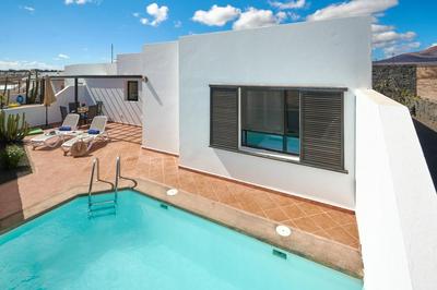 Bungalow María de Timanfaya - Sea and Mountains Views, Pool, WiFi, 15 minutes walk to Marina Rubicón