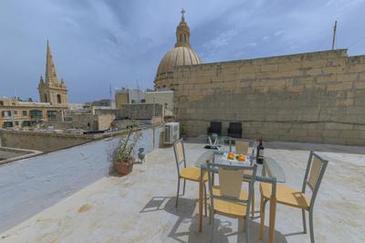 New Valletta 1 bedroom city centre apartment with Terrace and Views