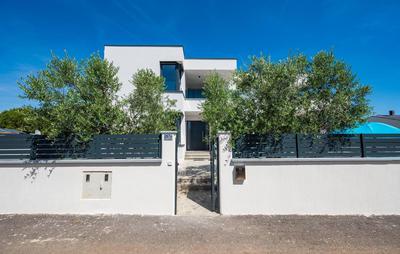 Stunning Home In Valbandon With Wifi