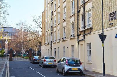 2 bedroom apartment in Shoreditch on quiet side street, close to Old Street station