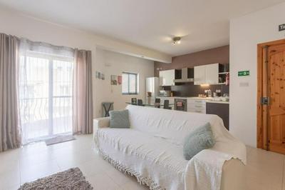 Smart Cosy Apartment - 10 mins walk from the beach