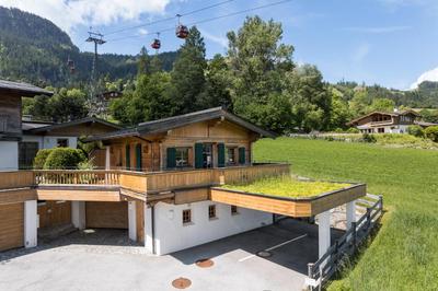 Ski-in-Ski-out Asten Studio by Alpine Host Helpers