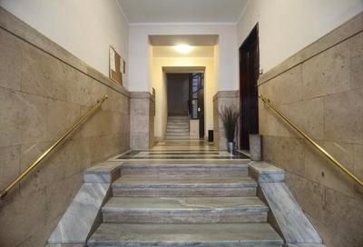Metro Lodi Apartment