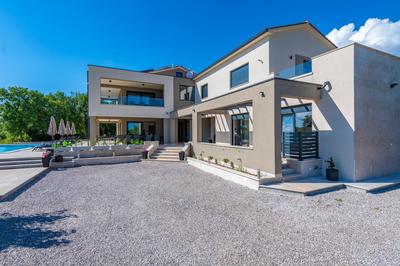 Villa Silente, modern and luxurious villa hugged by nature