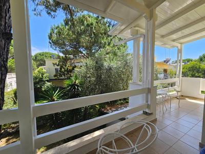 ApHEARTments in the Bay of Lalzi, Lura 1