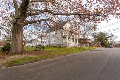 Sunny & Spacious 2BD 1BA WFH Apt-Huge Yard & Patio