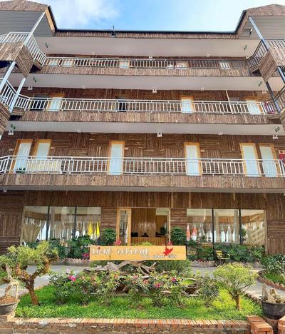 Lá Đỏ Homestay & Coffee