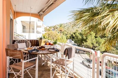 2BD Sunny Condo close to the beach