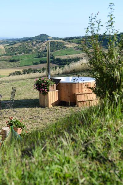 Respiro Glamping Private Retreat with Hot Tub