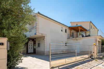 Sunshine Holiday Home