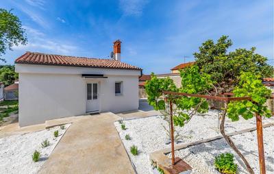 Gorgeous Home In Vinkuran With Kitchen