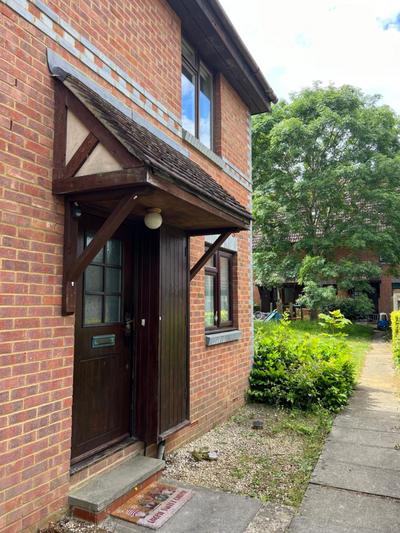 Beautiful apartment in Guildford with parking