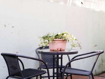 Cosy Downtown Retreat