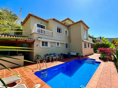 Three Bedroom apartment with private pool