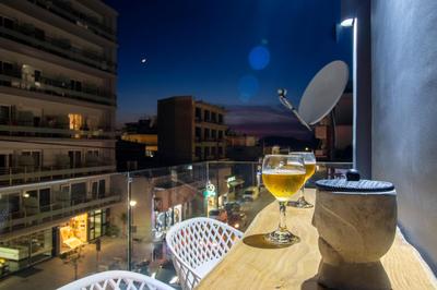 Melina's - Urban Luxury 2-Bath Apt with 2 Balconies - Heart of Chania