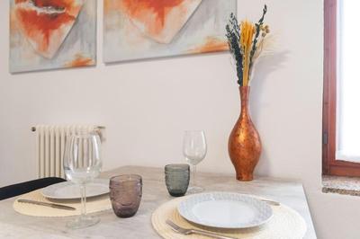 Discover a cozy retreat by the lake from Mirko & Giada