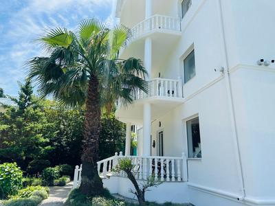 Claude Monet beach hotel