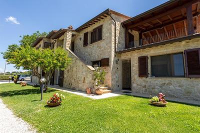 Villa in Pietra - Piscina e Vista panoramica sulla Vallata Umbra