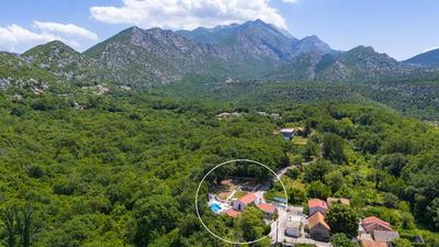 NEW Villa Ama Rosa with heated pool, trampoline