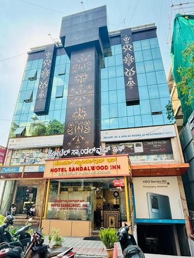 Hotel Sandalwood Inn