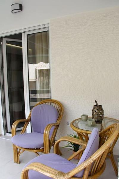 "RedSofa" Cozy 2BD Apartment in Thissio-Acropolis