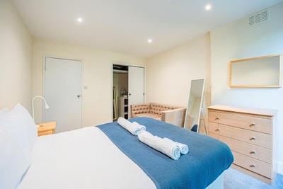 Charming Stylish Flat in the Heart of Kensington
