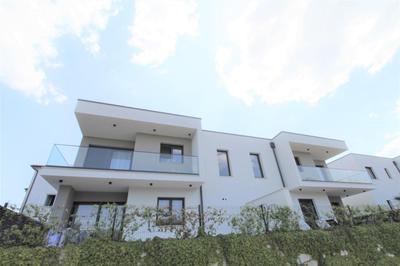House Andrej, Entire semi-detached house with a terrace, parking, 400 m from beach