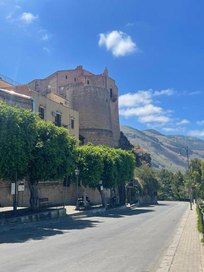 La Castellana Apartments, vista panoramica sul mare, nel cuore storico di Carini, a due passi dal Duomo e dal castello