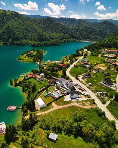 Hotel Roser House Boutique - pe malul lacului Colibita
