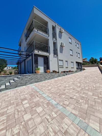 Oleandra Apartments