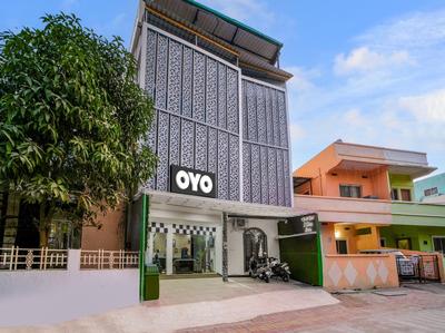 Super OYO Hotel The Raisina