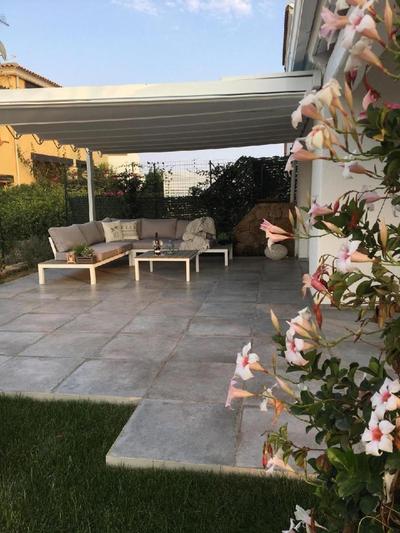 Ferienhaus in Budoni mit Grill, Garten und Terrasse