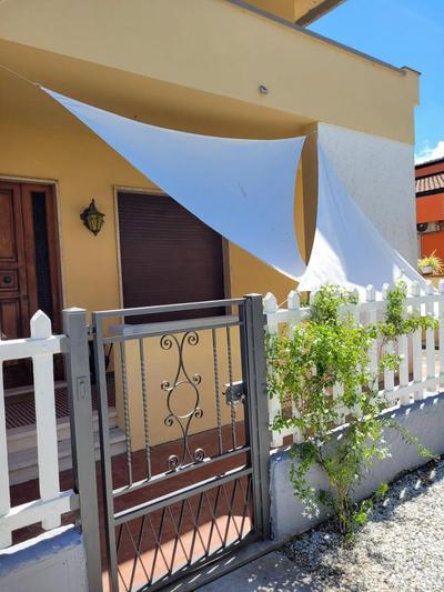 Giuliana's house by the sea in Tuscany