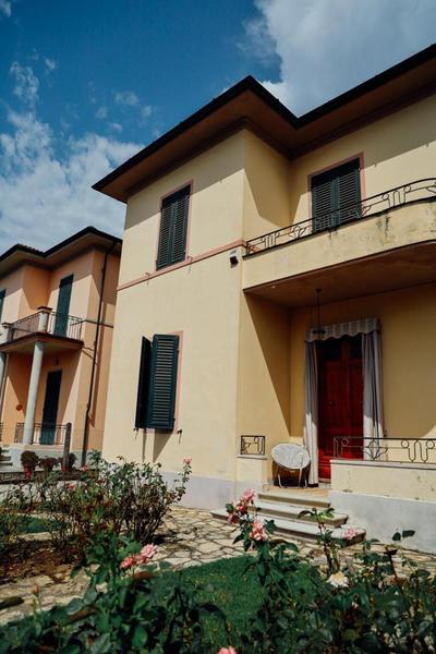 Villa Lilly, with private Garden and Parking, 800 mt to Lucca City center