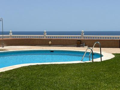 Casa adosada con piscina en Velilla - Almuñécar
